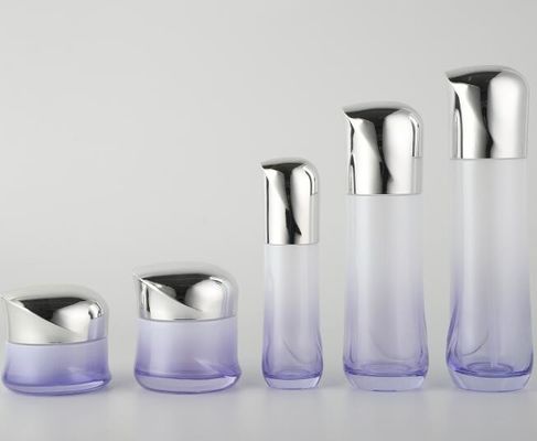 Las botellas cosméticas de cristal de lujo con las tapas/la loción plateadas del tarro de la crema embotellan el empaquetado cosmético