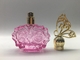 Rociador de cristal de la botella de perfume de la flor 30ml 50ml que sella el casquillo plástico de la mariposa