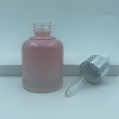 2025 Botella de vidrio rosa reciclable para gotero de aceite Botellas con cuello de plata Luxury Wholesale 30ml
