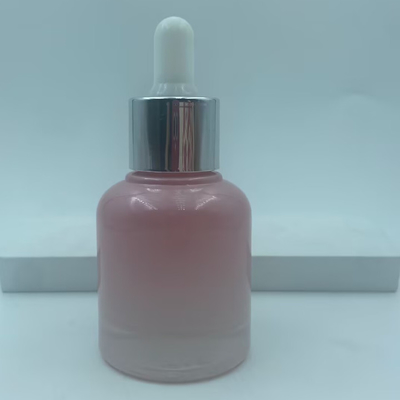 2025 Botella de vidrio rosa reciclable para gotero de aceite Botellas con cuello de plata Luxury Wholesale 30ml